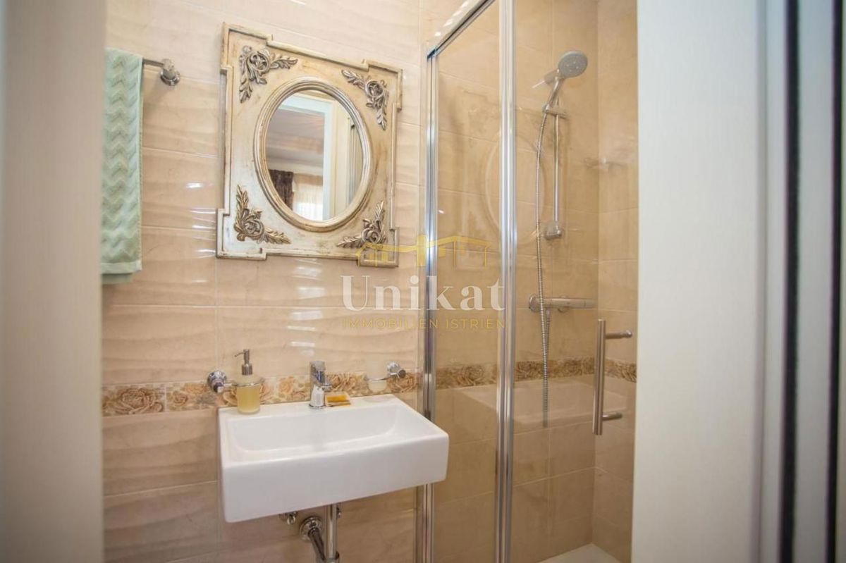 Bella casa al piano terra su un ampio terreno + possibilità di costruire un altro edificio